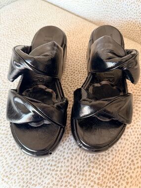 Themoire- Black Knotted Slide Sandals for Women - Cushioned Slip-On Comfort